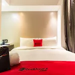 Reddoorz Hotel Plus @ Little India